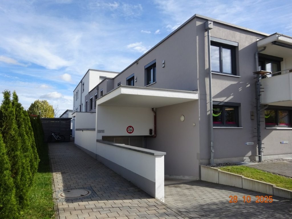 01_Hs. 5 Fassade W mit TG-Einfahrt